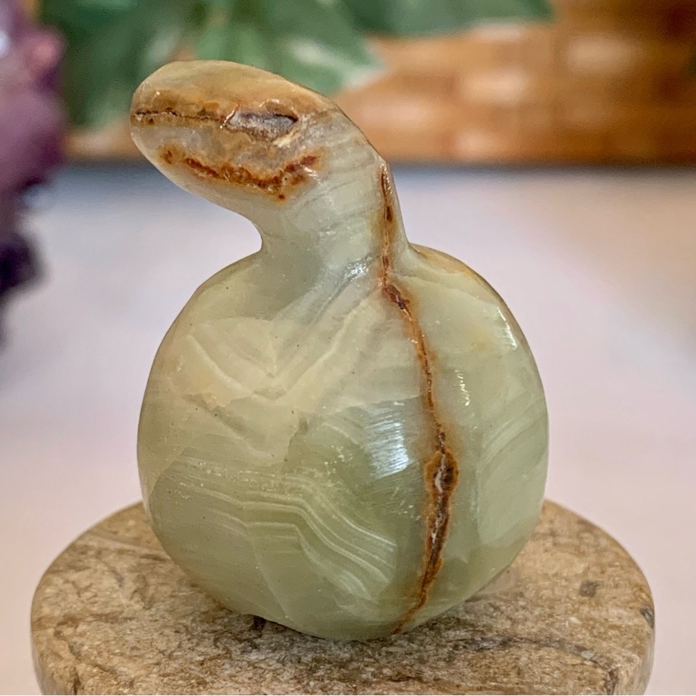 Natural Polished Afghan Jade Fruit Carving Green Onyx Crystal Carved Gourd 1.5" - Picture 6 of 16